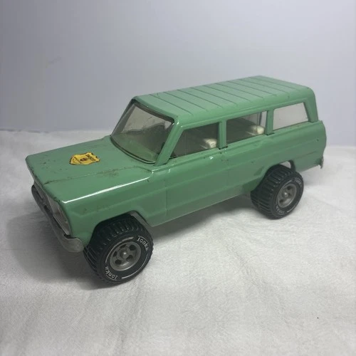 Vintage Tonka 70’s JEEP WAGONEER w/ Smokey Bear sticker PRESSED STEEL GREEN USA