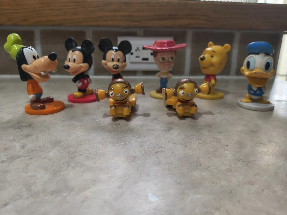 Vintage KELLOGGS BOBBLE HEADS Toy Lot Of 6 Collectible Toys And 2 Other Toys  - Image 2 of 4