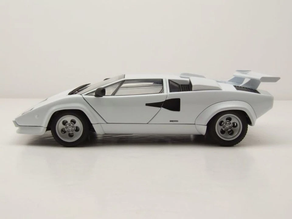Lamborghini Countach LP 5000 S Bianco Modellino 1:24 Welly - Immagine 3 di 4