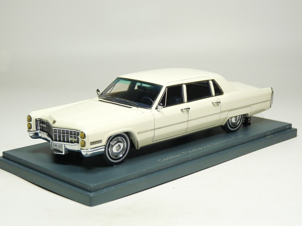 Neo 44401 1/43 1966 Cadillac 75 Fleetwood Limousine Resin Model