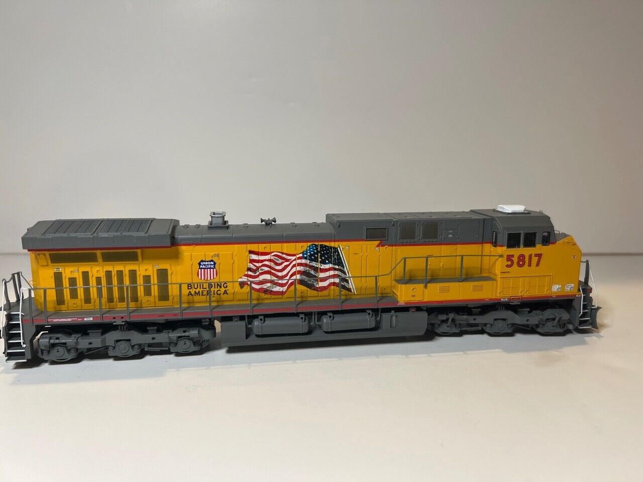 Athearn RTR 78963 HO AC4400 Union Pacific Building America #5817 with DCC