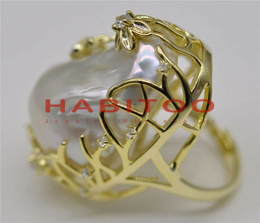 Enorme anillo de circonita cúbica barroca blanca de 32 mm con perlas Keshi chapadas en oro Foto 2 de 3