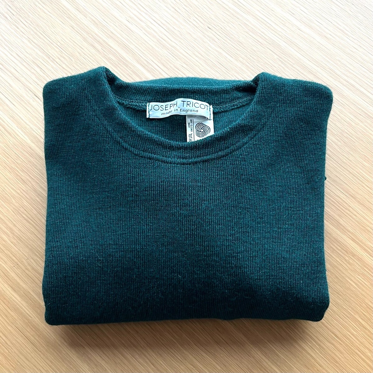 JOSEPH TRICOT VINTAGE ENGLAND HAND KNITTED WOOL SWEATER. DROPPED 