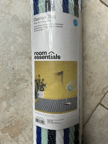 Outdoor Rug Collection Reversible Woven Polypropylene 4x6-Feet Black/White/Blue/ - Picture 3 of 3