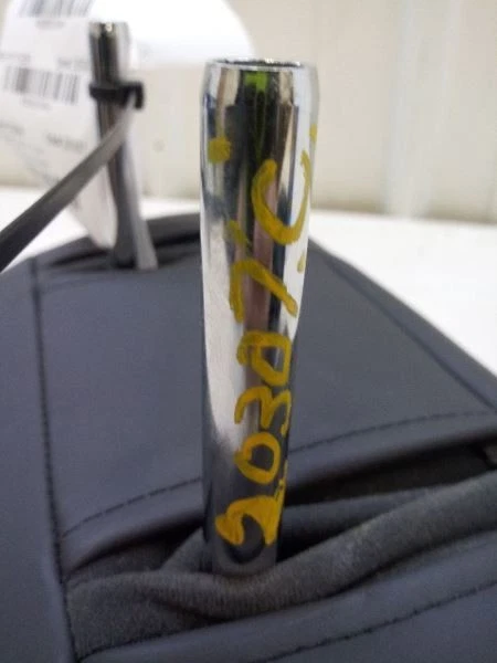 Hyundai Genesis 2009 reposacabezas central trasero fabricante original usado probado Foto 3 de 4