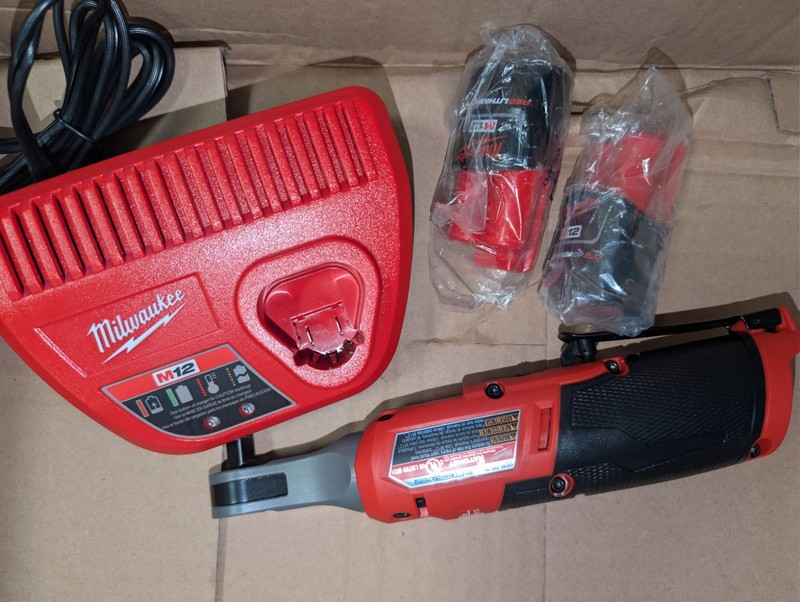Milwaukee 2567-22(2567-20 Kit) M12 Fuel 12V 3/8" High-Speed Ratchet Kit