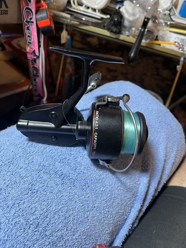 Carrete giratorio Mitchell 300A de pesca vintage hecho en Francia funciona bien - Imagen 4 de 6