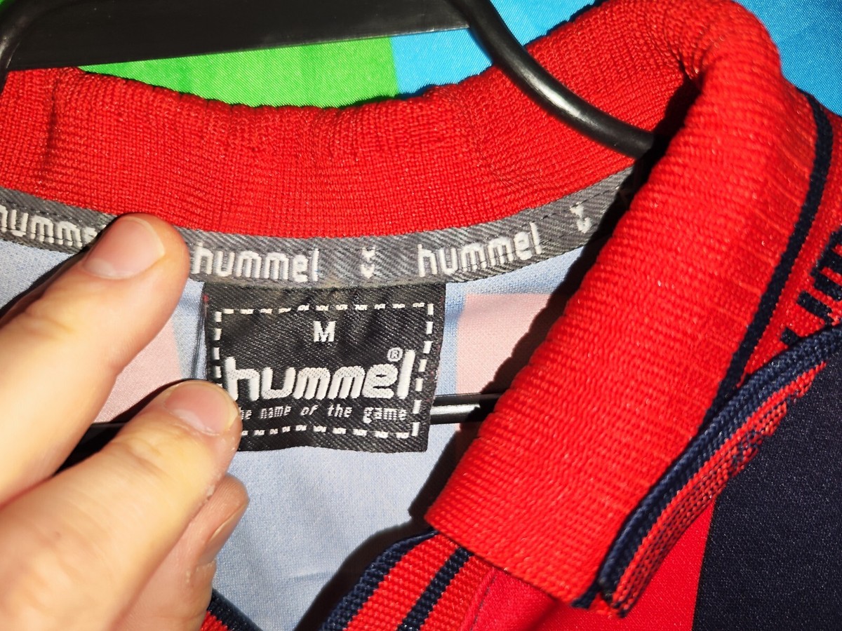 Le maillot de football du Danemark 1983 relancé par Hummel