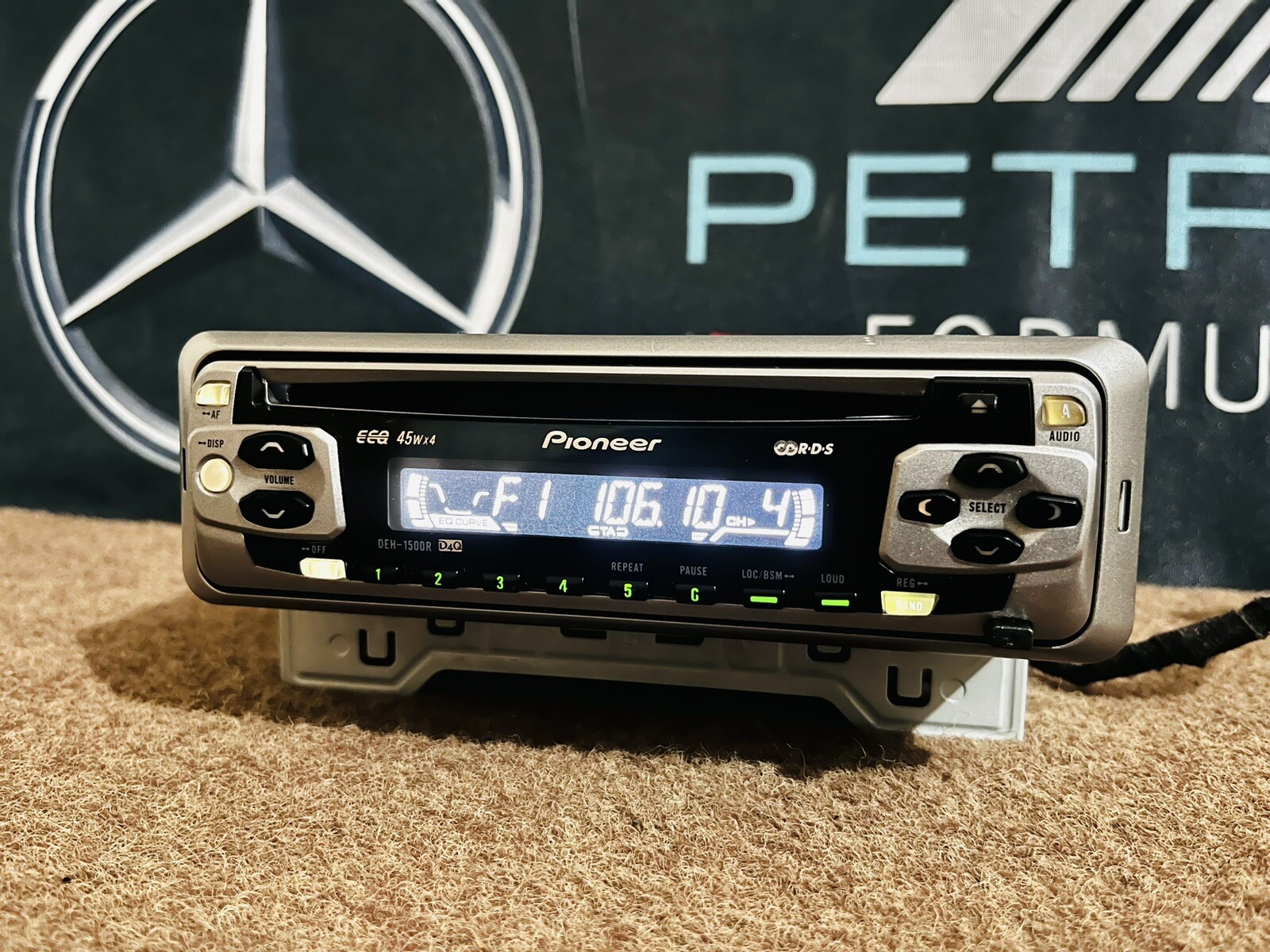 Pioneer DEH-1500R Car Radio CD Receiver RDS OldTimer | 1 DIN | Less ...