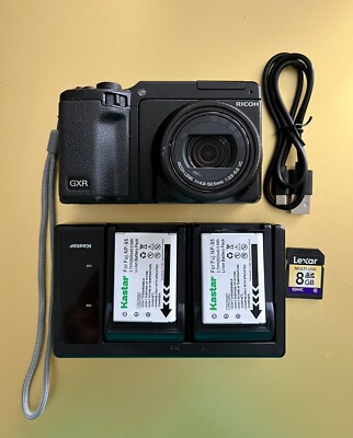 READ* Ricoh GXR Compact Digital Camera P10 28-300mm Lens