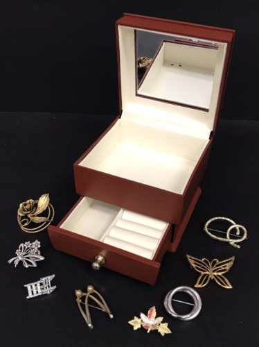 Vintage Small Plastic Jewelry Box With 8 Decorativ