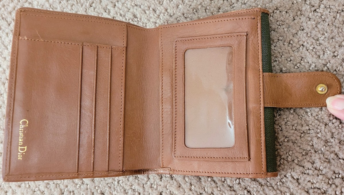 AUTH CHRISTIAN DIOR VINTAGE LEATHER COMPACT WALLET PREOWNED AUTH CHRISTIAN DIOR VINTAGE LEATHER COMPACT WALLET PREOWNED