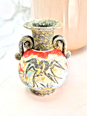 Miniaturvase im griechischen Stil mit mythischen Vogel- & Blumenmotiven, 9 cm, 103 g