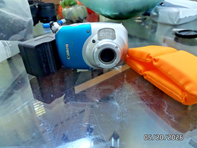 CANON POWERSHOT WATERPROOF D10 DIGITAL CAMERA BUNDLE 12.1 MEGAPIXELS 4X ZOOM