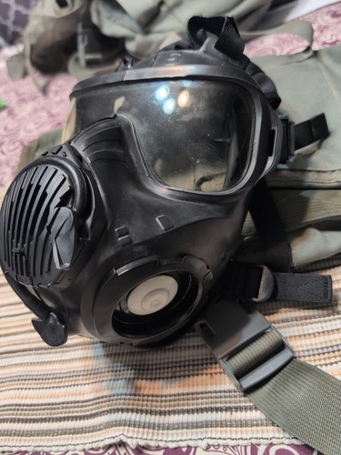 SMALL AVON M50 GAS MASK w/ Filters -U.S. MILITARY/LAW ENFORCEMENT 9216a - Picture 4 of 6