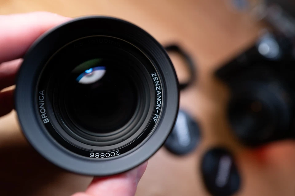 Cámara Bronica RF645 con lentes 65mm f/4 y 100mm f/4.5, ¡funcionando perfectamente!  Foto 3 de 4