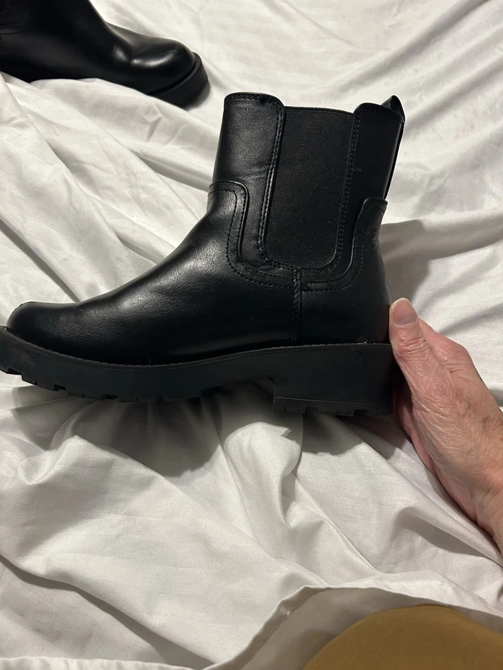 Botas plataforma pretas Chelsea femininas Old Navy tamanho 6 robustas - Imagem 4 de 4