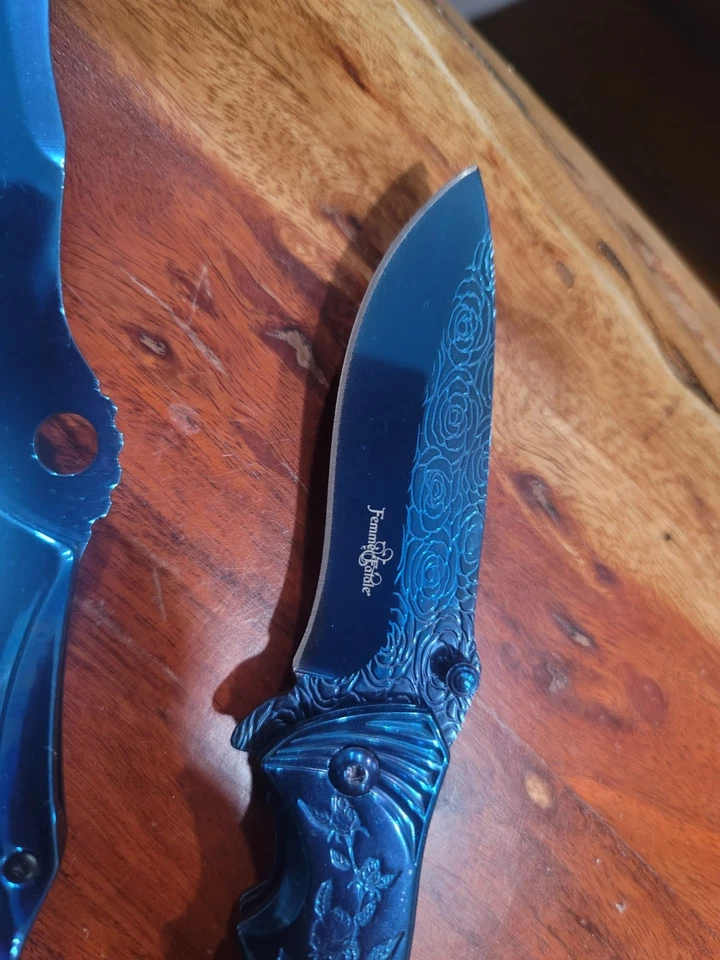 Lote de tres navajas de bolsillo azul cobalto - dos asistentes de resorte y una manual - LEER Foto 4 de 4