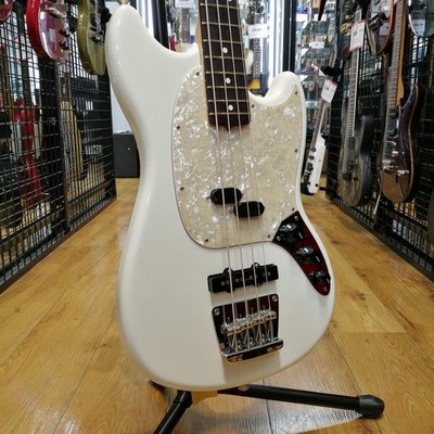 Fender American Performer Mustang Bass E-Gitarre gebraucht