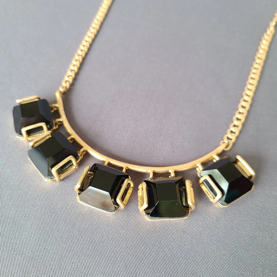 Juego de aretes collar piedras facetadas negro azabache tono dorado Kenneth Cole New York Foto 3 de 4