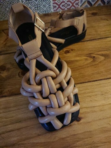 NEXT SIGNATURE Leather Padded Knot Sandals Size 6 BNWT