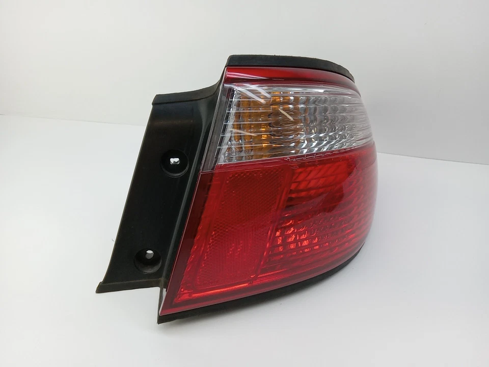 Luz trasera para pasajero Mazda Millennia 1998-2000 lente Foto 2 de 4