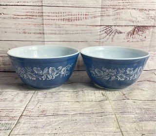 Pyrex Colonial Mist 7.25" Set of 2 Mixing Bowls Blue White
