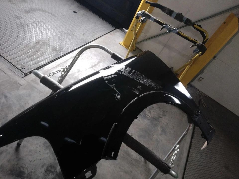 Ford Expedition 2017 guardabarros izquierdo negro usado OEM 461146 pegamento manchado 118 k millas Foto 2 de 4