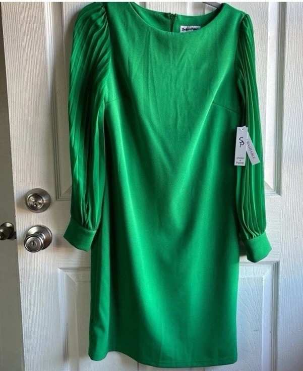 Shelby & Palmer Green Sheath Dress Long Sleeve Pleated Size 6 Polyester Blend