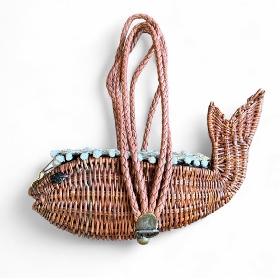 Vintage Figural Wicker Whale Novelty Purse Shell Mosaic Lid Pom Pom Handbag