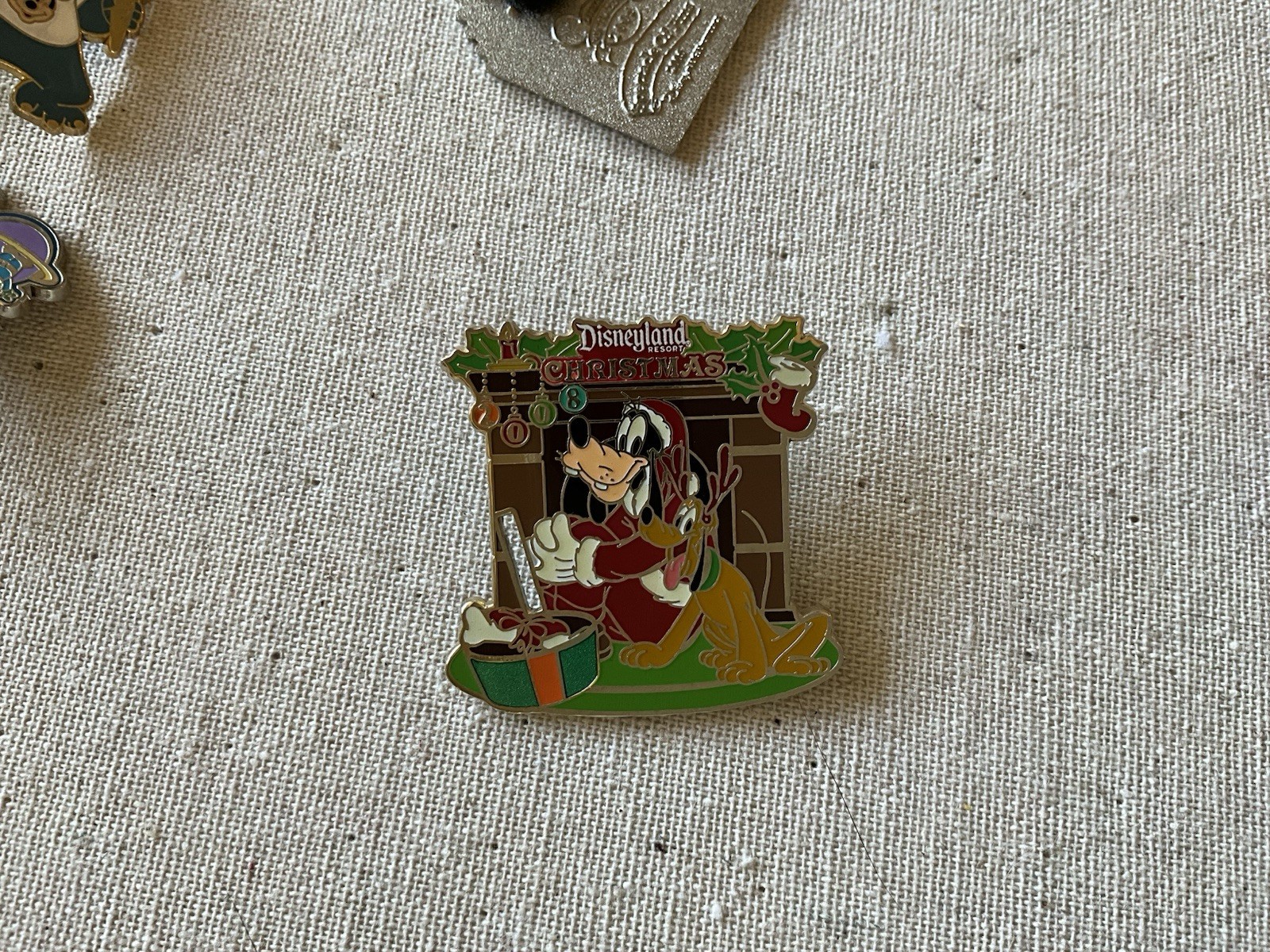 Disneyland Resort Christmas 2008 Goofy & Pluto LE 1000 Disney Pin