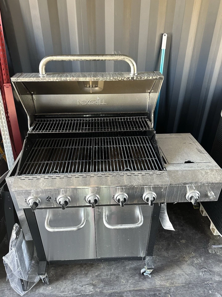 Parrilla de gas propano Nexgrill Deluxe de 6 quemadores con quemador lateral abrasador y... Foto 3 de 4