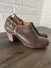 L'Artiste Kacie Spring Step Ankle Heel Leather Brown Perfororated Booties Sz 40