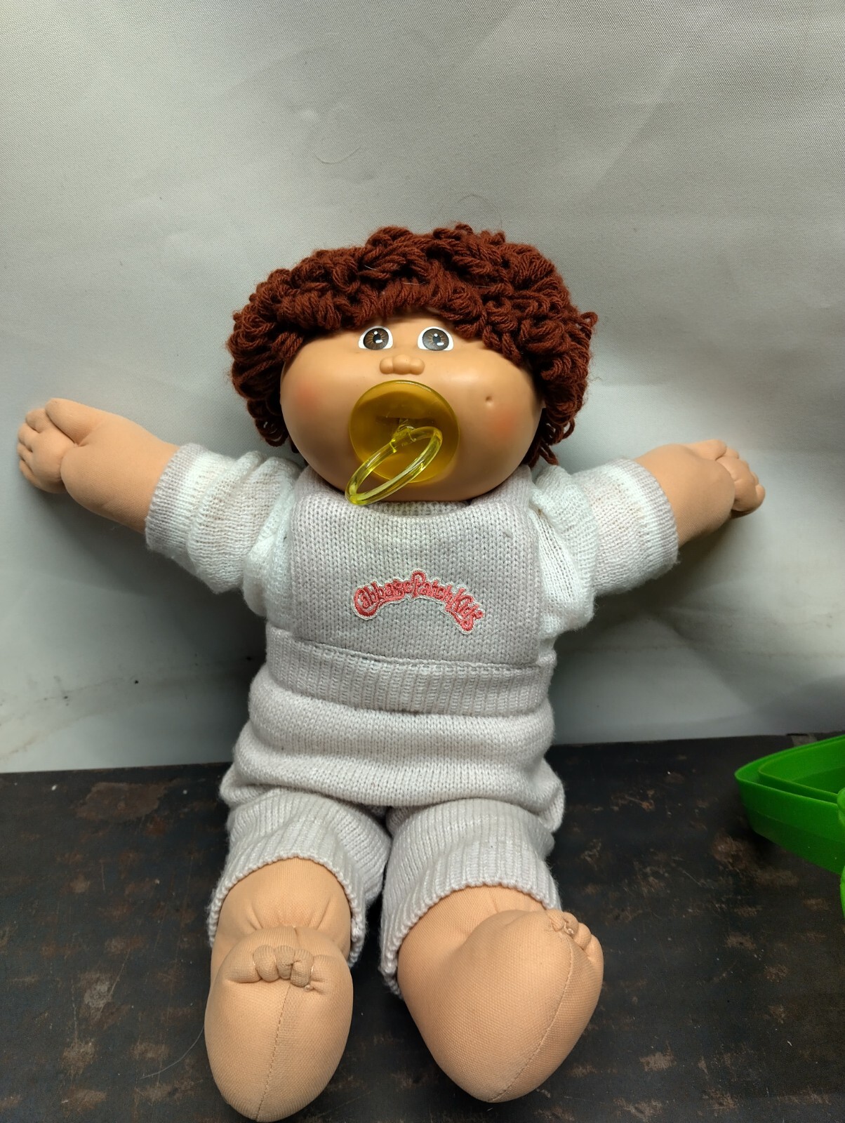 VINTAGE 1985 CABBAGE PATCH KIDS BROWN HAIR + EYES BOY W/ KNITTED OUTFIT
