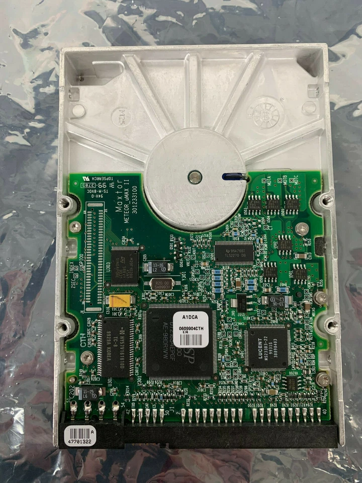 MAXTOR DiamondMax 4320 10.0 GB Internal 5400RPM 3.5" (91020U3) IDE HARD DRIVE - Image 2 of 3