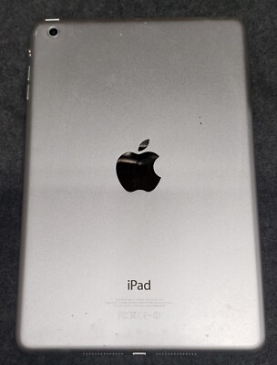 APPLE iPad Mini 1st Gen A1432 16GB (3)SILVER (1)GRAY CRACKED GLASS  (LOT OF 4)