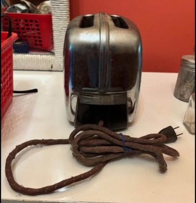 Vintage Toastmaster Model B14 Automatic Pop-Up Toaster