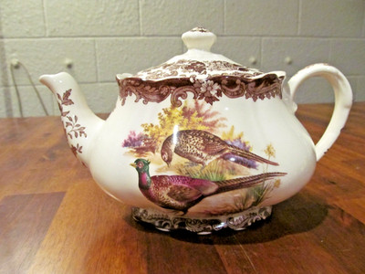 THE ROYAL WORCESTER GROUP PALISSY GAME SERIES TEAPOT AND LID