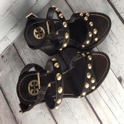 Scarpe Tory Burch sandali marroni scamosciati oro borchie zeppa taglia 9 M vendita al dettaglio $398 usati in ottime condizioni - Foto 11 di 12