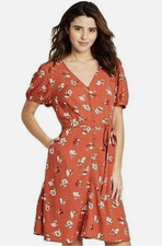 Universal Thread Women's Size Large Red Floral V Neck Button Front Cottagecore