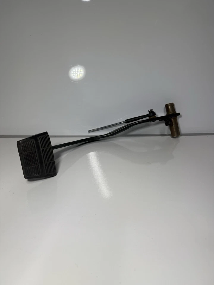 1995-1999 Chevy GMC Truck C/K 1500 2500 3500 Clutch pedal only NO BRACKET NV3500 - Image 3 of 4