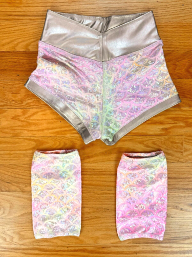 Women's Pro Wrestling Shorts W. Knee Pad Covers Set Hologram Pink & Gold  Sz. M - Picture 1 of 6