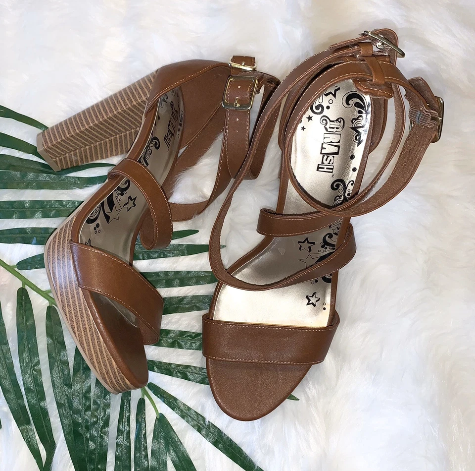 LN~BRASH~TIRA DE TORNOZELO COM TIRAS~CONHAQUE~MARROM~SANDÁLIA DE DEDO ABERTO~9~FIVELA DE COURO'` - Imagem 2 de 4