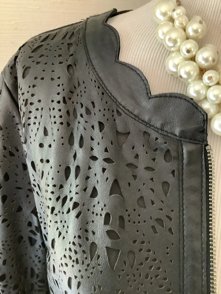 Chaqueta Berek, Talla XL, Negra, Cuero, Diseño Perferado, Cremallera Foto 2 de 4