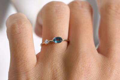 Oval Topas Goldring Blau 0,51ct 14K 585er 1 Diamanten 0,08ct Brillanten VS G-H