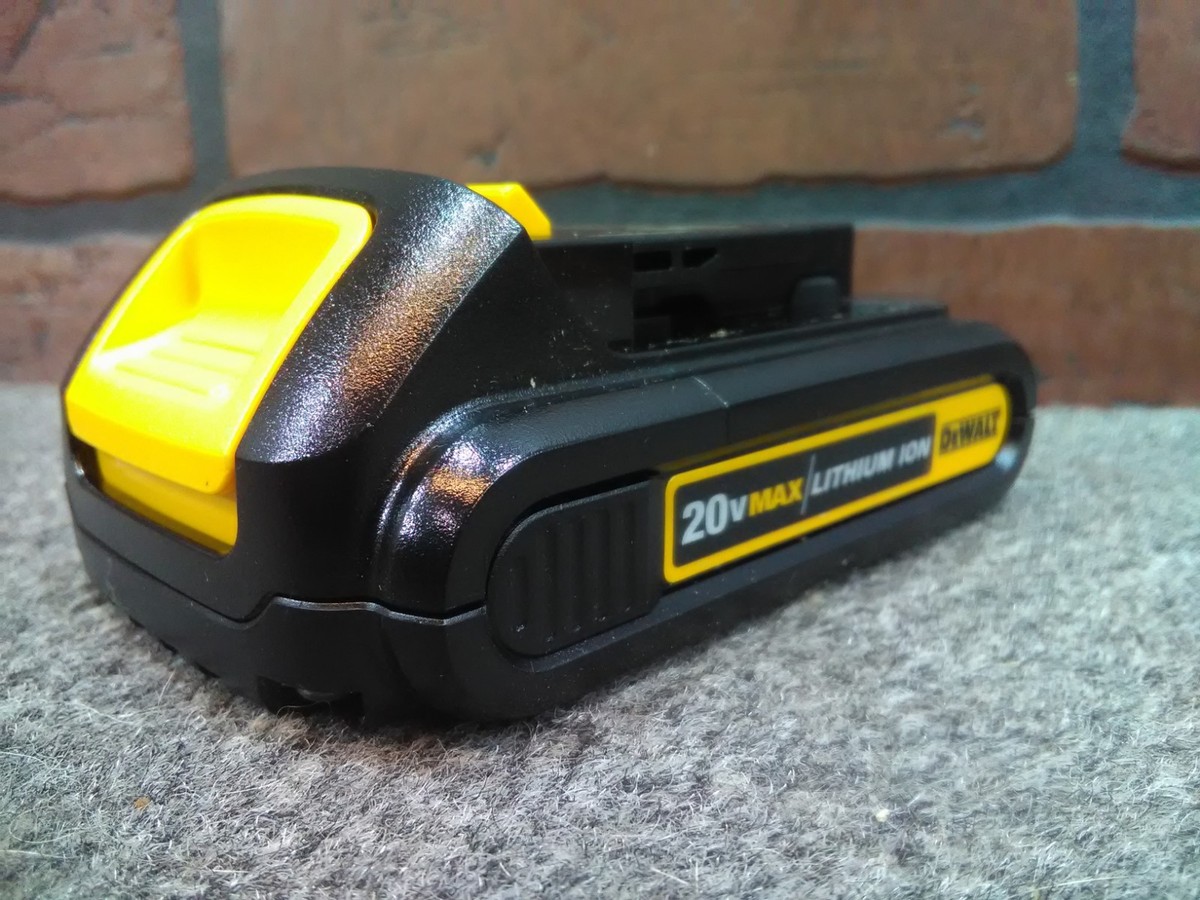 Genuine OEM Dewalt DCB201 20V MAX Lithium Ion Battery Pack