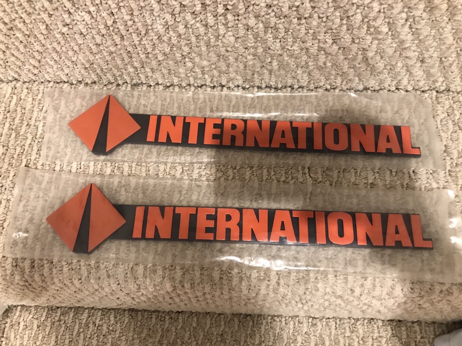 INTERNATIONAL TRUCK HOOD EMBLEM SET INTERNATIONAL LOGO ORNAMENT ORANGE