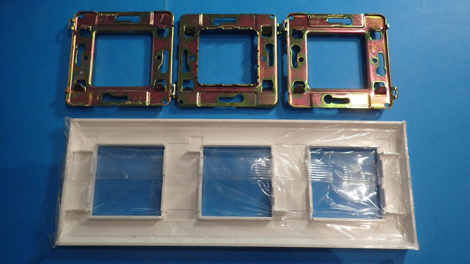 Plaque 3 postes Legrand Mosaic ancien modèle 3x2 modules pour mur