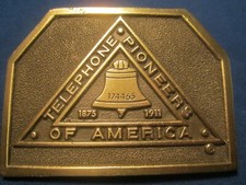 Brass Belt Buckle 1976 TELEPHONE PIONEERS OF AMERICA 1875-1911 j25a 