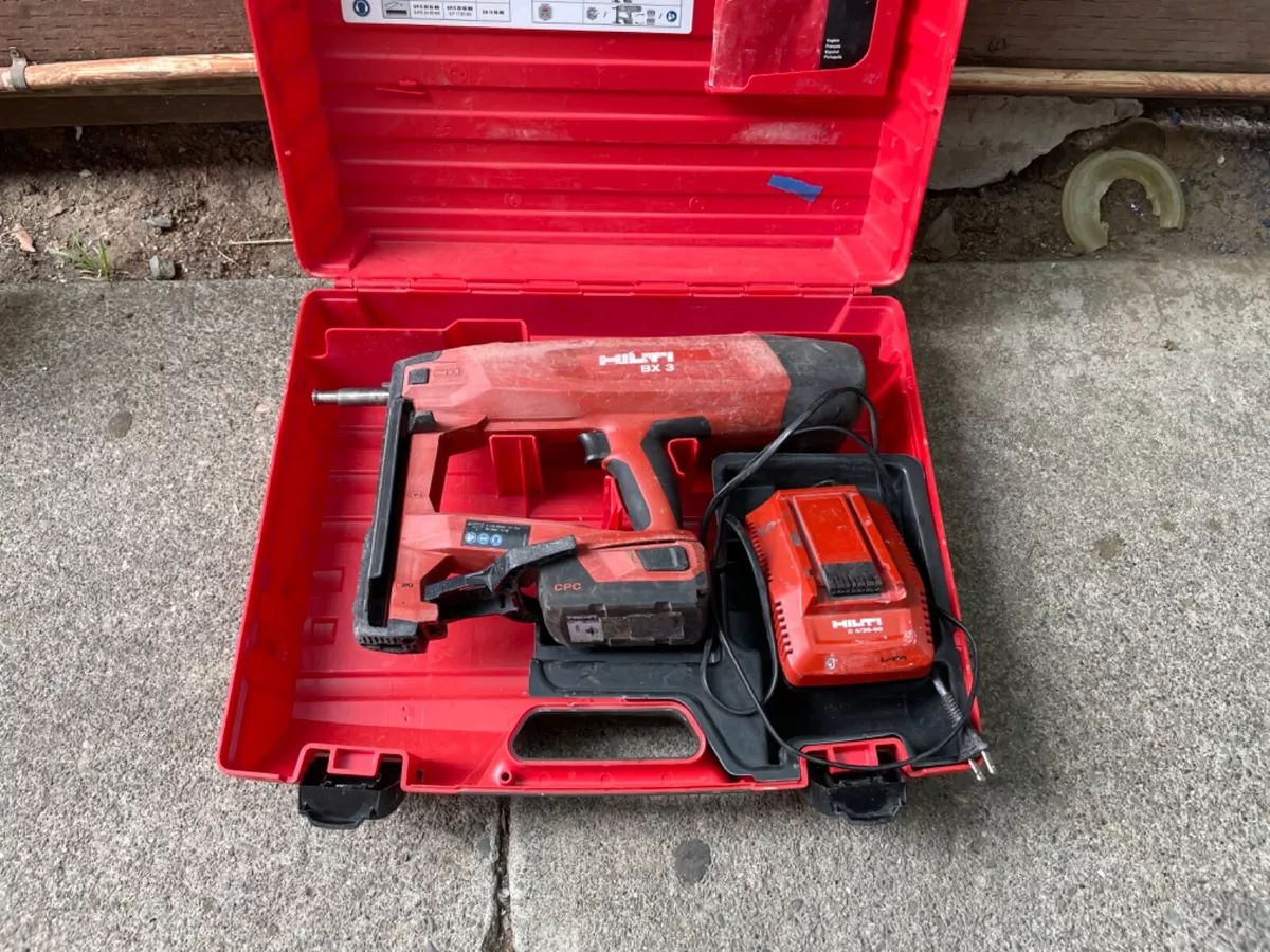 Hilti BX 3 battery actuated fastener nail gun tool 1 Battery Charger Case